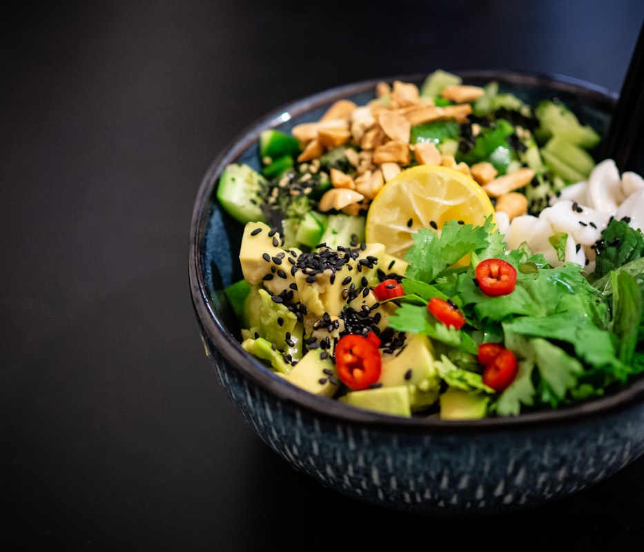 Alimentation équilibrée avec fruits et légumes frais